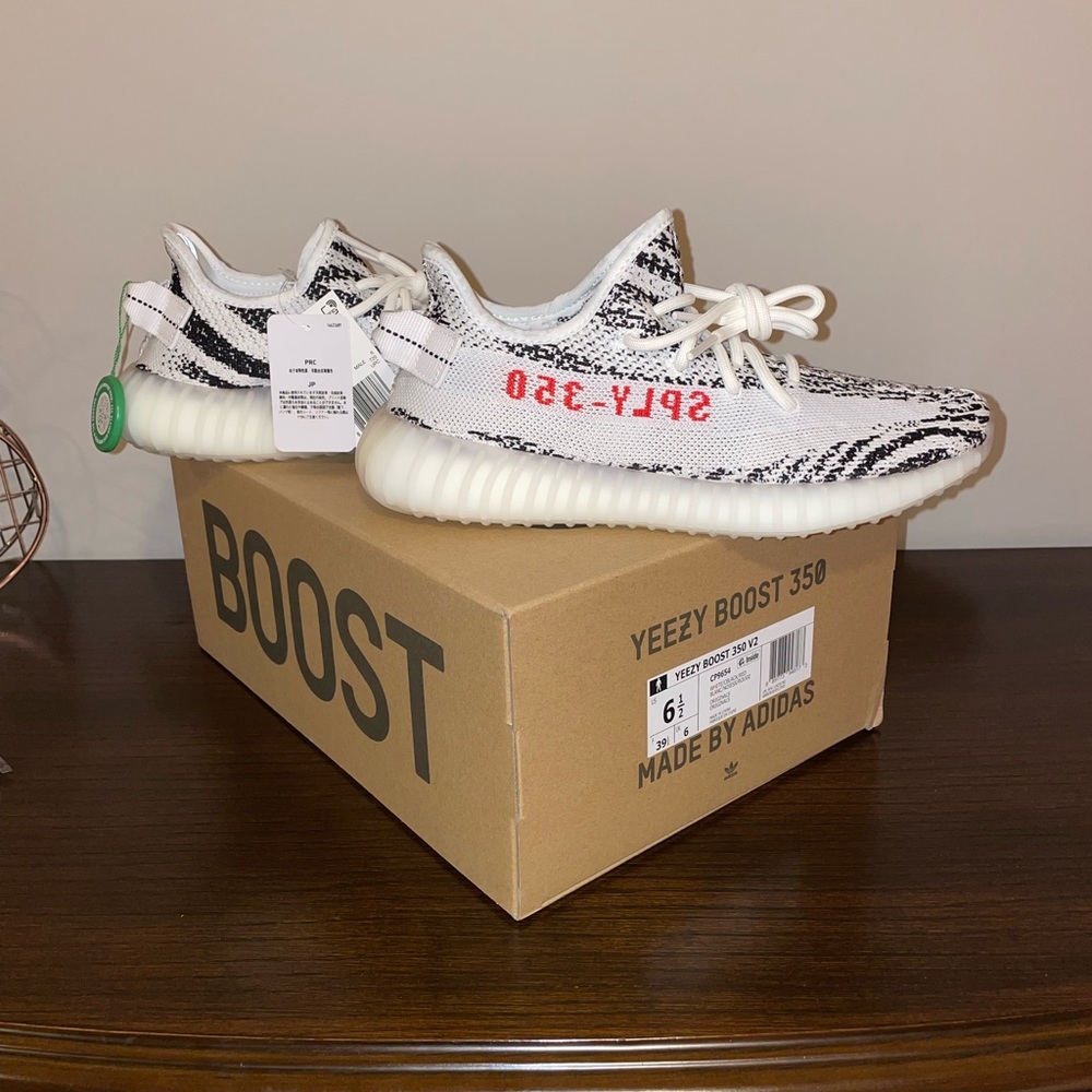 Yeezy Boost 350 V2 zebra Brand new, authentic.